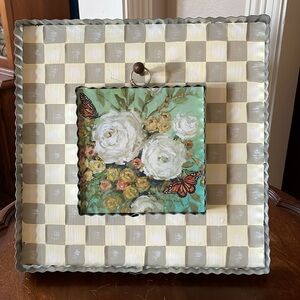 NWT Round Top Display and Mini Frames Collection